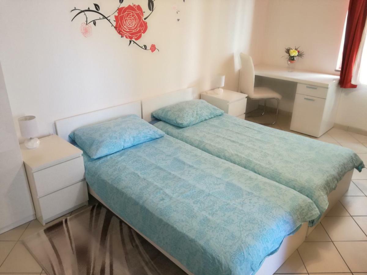 Vile Park Apartments Пореч Екстериор снимка
